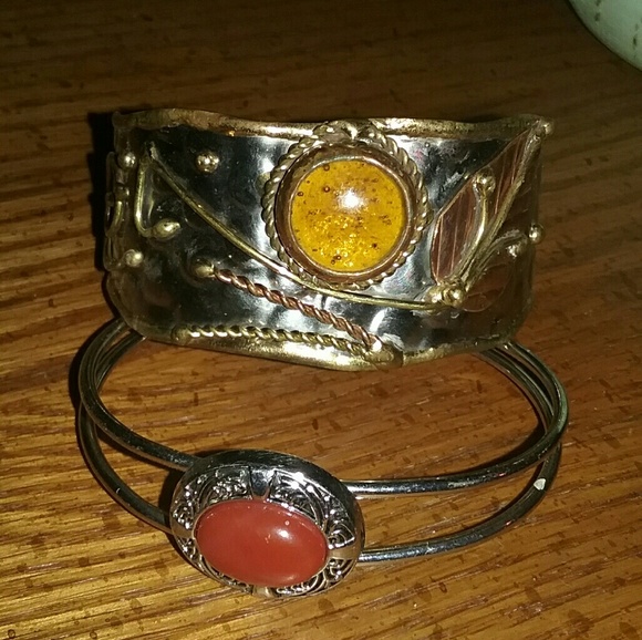 Jewelry - Silvertone Cuffs bracelet like new.